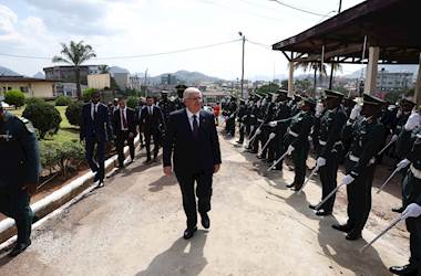 Millî Savunma Bakanı Yaşar Güler ve Kamerun Savunma Bakanı Joseph Beti Assomo, Harp Okulunda Kurulan Türkçe Eğitim Dershanesi’nin Açılışını Gerçekleştirdi