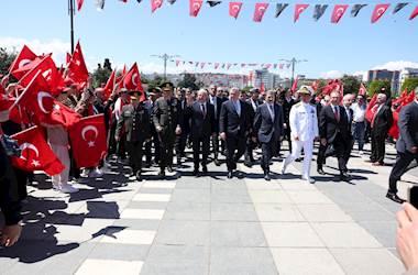 Millî Savunma Bakanı Yaşar Güler, Samsun’da 19 Mayıs Atatürk’ü Anma, Gençlik ve Spor Bayramı Törenine Katıldı