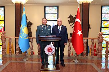 Millî Savunma Bakanı Yaşar Güler, Kazakistan Genelkurmay Başkanı Tümgeneral Sultan Kemaletdinov’u Kabul Etti