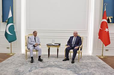 Millî Savunma Bakanı Yaşar Güler, Pakistan’ın Başbakanı Sayın Şahbaz Şerif’i İstanbul’a Gelişinde Havalimanında Törenle Karşıladı