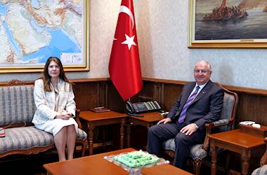 Millî Savunma Bakanı Yaşar Güler, Türkiye'nin Bangkok Büyükelçisi Jülide Kayıhan'ı Kabul Etti