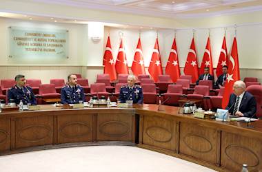 Millî Savunma Bakanı Yaşar Güler, Hava Kuvvetlerimizin Kuruluşunun 114’üncü Yılı Dolayısıyla Hava Kuvvetleri Komutanı’nı ve Beraberindeki Personeli Kabul Etti