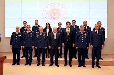 Millî Savunma Bakanı Yaşar Güler, Hava Kuvvetlerimizin Kuruluşunun 114’üncü Yılı Dolayısıyla Hava Kuvvetleri Komutanı’nı ve Beraberindeki Personeli Kabul Etti