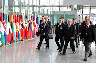 NATO Savunma Bakanları Toplantısı İçin Brüksel’e Giden Millî Savunma Bakanı Yaşar Güler, NATO Daimî Temsilciliğimizi Ziyaret Etti