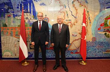Millî Savunma Bakanı Yaşar Güler, Letonya Savunma Bakanı Andris Spruds ile Bir Görüşme Gerçekleştirdi