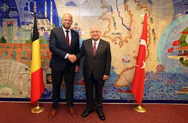 Millî Savunma Bakanı Yaşar Güler, NATO’da Belçika Savunma Bakanı Theo Francken ile Bir Araya Geldi