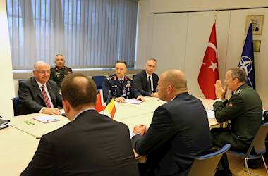 Millî Savunma Bakanı Yaşar Güler, NATO’da Belçika Savunma Bakanı Theo Francken ile Bir Araya Geldi