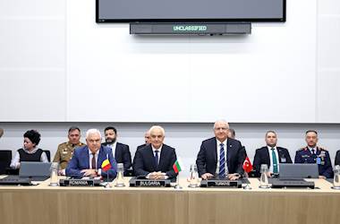 Millî Savunma Bakanı Yaşar Güler, Bulgaristan Savunma Bakanı Zapryanov ve Romanya Savunma Bakanı Tilvar ile Üçlü Toplantı Gerçekleştirdi
