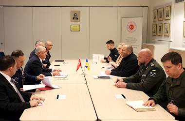 Millî Savunma Bakanı Yaşar Güler, Ukrayna Savunma Bakanı Rüstem Umerov ile Bir Görüşme Gerçekleştirdi