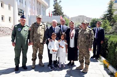 Millî Savunma Bakanı Yaşar Güler ve beraberindeki TSK Komuta Kademesi, Van Valiliğini Ziyaret Etti