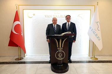 Millî Savunma Bakanı Yaşar Güler ve beraberindeki TSK Komuta Kademesi, Van Valiliğini Ziyaret Etti