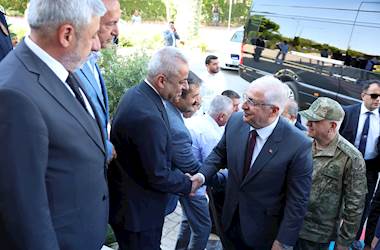Millî Savunma Bakanı Yaşar Güler, Elazığ Valiliğini ve Elazığ Belediyesini Ziyaret Etti