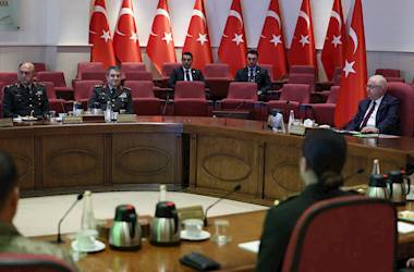 Millî Savunma Bakanı Yaşar Güler, Kara Kuvvetlerimizin Kuruluşunun 2234’üncü Yılı Dolayısıyla Kara Kuvvetleri Komutanı Org. Selçuk Bayraktaroğlu’nu Kabul Etti