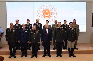 Millî Savunma Bakanı Yaşar Güler, Kara Kuvvetlerimizin Kuruluşunun 2234’üncü Yılı Dolayısıyla Kara Kuvvetleri Komutanı Org. Selçuk Bayraktaroğlu’nu Kabul Etti