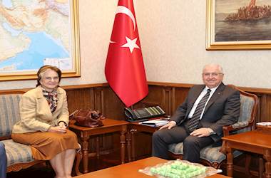 Millî Savunma Bakanı Yaşar Güler, Brezilya Büyükelçisi Gilda Motta Santos Neves'i Kabul Etti