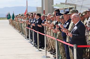 Millî Savunma Bakanı Yaşar Güler, Şehit Düşen Kahraman Silah Arkadaşlarımızın Naaşlarını, Hakkâri Yüksekova’daki Törenle Memleketlerine Uğurladı