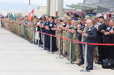 Millî Savunma Bakanı Yaşar Güler, Şehit Düşen Kahraman Silah Arkadaşlarımızın Naaşlarını, Hakkâri Yüksekova’daki Törenle Memleketlerine Uğurladı