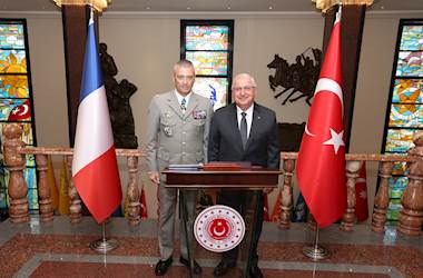 Millî Savunma Bakanı Yaşar Güler, Fransa Genelkurmay Başkanı Orgeneral Thierry Burkhard'ı Kabul Etti
