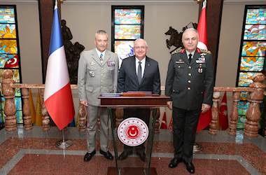 Millî Savunma Bakanı Yaşar Güler, Fransa Genelkurmay Başkanı Orgeneral Thierry Burkhard'ı Kabul Etti