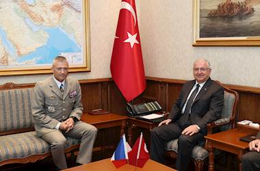 Millî Savunma Bakanı Yaşar Güler, Fransa Genelkurmay Başkanı Orgeneral Thierry Burkhard'ı Kabul Etti