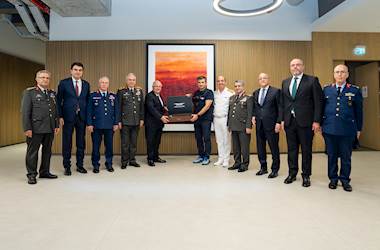 Millî Savunma Bakanı Yaşar Güler, Özdemir Bayraktar Millî Teknoloji Merkezini Ziyaret Etti