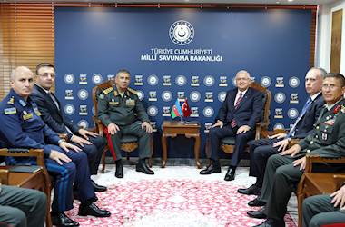 Millî Savunma Bakanı Yaşar Güler, IDEF 2025’te Azerbaycan’ın Savunma Bakanı Orgeneral Zakir Hasanov ile Görüştü
