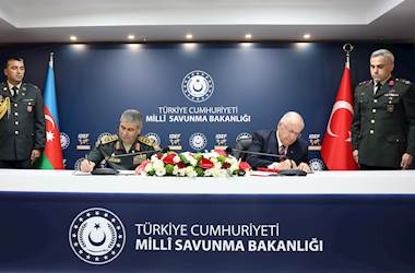 Millî Savunma Bakanı Yaşar Güler, IDEF 2025’te Azerbaycan’ın Savunma Bakanı Orgeneral Zakir Hasanov ile Görüştü