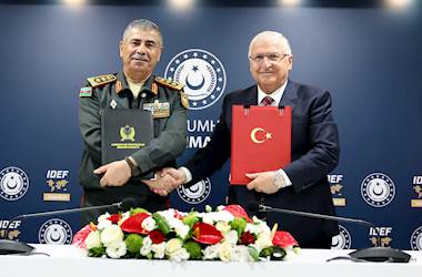 Millî Savunma Bakanı Yaşar Güler, IDEF 2025’te Azerbaycan’ın Savunma Bakanı Orgeneral Zakir Hasanov ile Görüştü