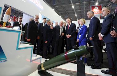 Millî Savunma Bakanı Yaşar Güler ve Birleşik Krallık Savunma Bakanı John Healey, IDEF 2025 Fuarı’nı Gezdi