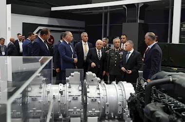 Millî Savunma Bakanı Yaşar Güler, IDEF 2025 Fuarı’ndaki Stantları Gezdi