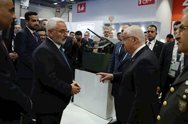Millî Savunma Bakanı Yaşar Güler, IDEF 2025 Fuarı’ndaki Stantları Gezdi