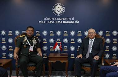 Millî Savunma Bakanı Yaşar Güler, Mali Genelkurmay Başkanı'nı ve Endonezya Kara Kuvvetleri Komutanı'nı Kabul Etti