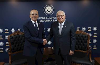Millî Savunma Bakanı Yaşar Güler ile Hazine ve Maliye Bakanı Mehmet Şimşek, IDEF 2025 Fuarı’nda Bir Araya Geldi