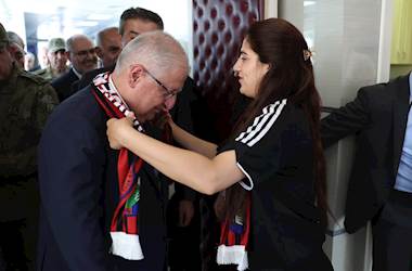 Millî Savunma Bakanı Yaşar Güler, Yüksekova Kadın Futbol Takımı ile Bir Araya Geldi