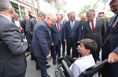 Millî Savunma Bakanı Yaşar Güler Hakkâri'de Düzenlenen Yemeğe Katılarak Bir Konuşma Gerçekleştirdi