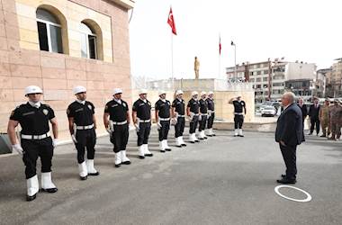 Millî Savunma Bakanı Yaşar Güler, Lilyana Kadın Kooperatifi ve Hakkâri Valiliğini Ziyaret Etti