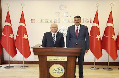 Millî Savunma Bakanı Yaşar Güler, Lilyana Kadın Kooperatifi ve Hakkâri Valiliğini Ziyaret Etti