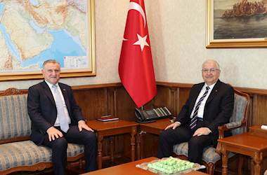 Millî Savunma Bakanı Yaşar Güler ile Gençlik ve Spor Bakanı Osman Aşkın Bak, Millî Savunma Bakanlığında Bir Araya Geldi