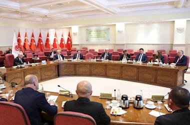 Millî Savunma Bakanı Yaşar Güler, Türkiye Harp Malulü Gaziler, Şehit Dul ve Yetimleri Derneği Genel Başkanı Mustafa Işık ve Beraberindeki İl Başkanlarını Kabul Etti