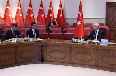 Millî Savunma Bakanı Yaşar Güler, Türkiye Harp Malulü Gaziler, Şehit Dul ve Yetimleri Derneği Genel Başkanı Mustafa Işık ve Beraberindeki İl Başkanlarını Kabul Etti