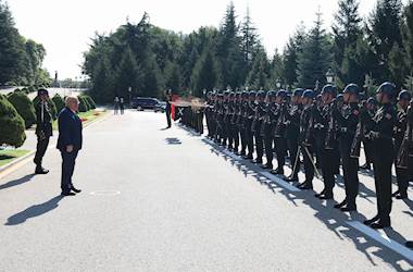 Millî Savunma Bakanı Yaşar Güler, Kara Kuvvetleri Komutanlığında Gerçekleşen Devir Teslim Törenine Katıldı