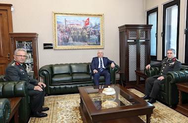 Millî Savunma Bakanı Yaşar Güler, Kara Kuvvetleri Komutanlığında Gerçekleşen Devir Teslim Törenine Katıldı