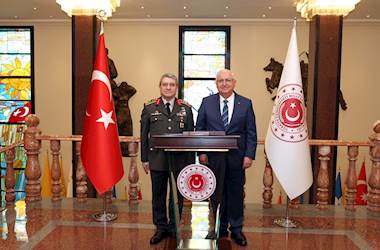 Millî Savunma Bakanı Yaşar Güler, Genelkurmay Başkanlığı Görevini Devralan Orgeneral Selçuk Bayraktaroğlu’nu Kabul Etti