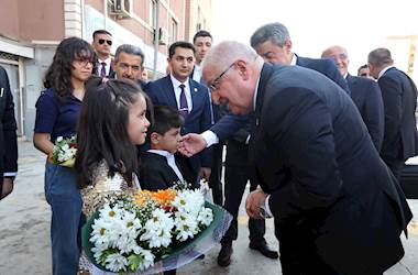 Millî Savunma Bakanı Yaşar Güler, Şırnaklı Bir Şehit Ailemizi ve Şırnaklı Bir Ailemizi Evlerinde Ziyaret Etti 
