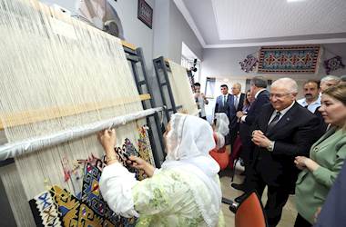 Millî Savunma Bakanı Yaşar Güler, Şırnaklı Bir Şehit Ailemizi ve Şırnaklı Bir Ailemizi Evlerinde Ziyaret Etti 