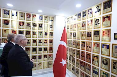 Millî Savunma Bakanı Yaşar Güler, Bakan Yardımcısı Şuay Alpay ile Şırnak Şehit, Gazi Aileleri ve Güvenlik Korucuları Federasyonu’nu Ziyaret Etti