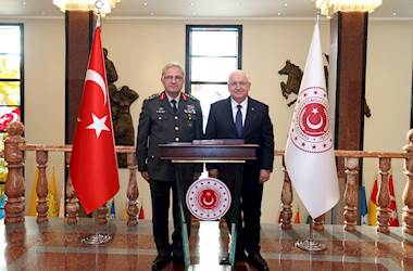 Millî Savunma Bakanı Yaşar Güler, Kara Kuvvetleri Komutanı Olarak Atanan Orgeneral Metin Tokel’i Kabul Etti