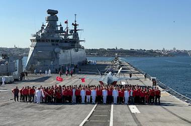 Cumhurbaşkanımız Sayın Recep Tayyip Erdoğan, TEKNOFEST Mavi Vatan Kapsamında İstanbul Boğaz Geçişi Yapan Gemileri Selamladı