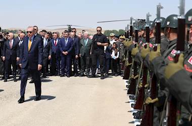 Millî Savunma Bakanı Yaşar Güler; Malazgirt Zaferi’nin 954'üncü Yıl Dönümü Etkinliklerine Teşrif Eden Cumhurbaşkanımız Sayın Recep Tayyip Erdoğan'ı Askerî Törenle Karşıladı