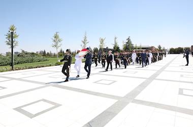 Millî Savunma Bakanı Yaşar Güler, 30 Ağustos Zafer Bayramı ve Türk Silahlı Kuvvetleri Günü Dolayısıyla Beraberinde TSK Komuta Kademesi ile Devlet Mezarlığı’nı Ziyaret Etti